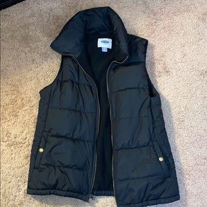 Black puffer vest